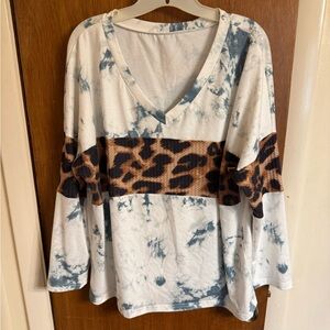NWOT size L, unbranded pullover, blue & white tie dyed with animal print stripe